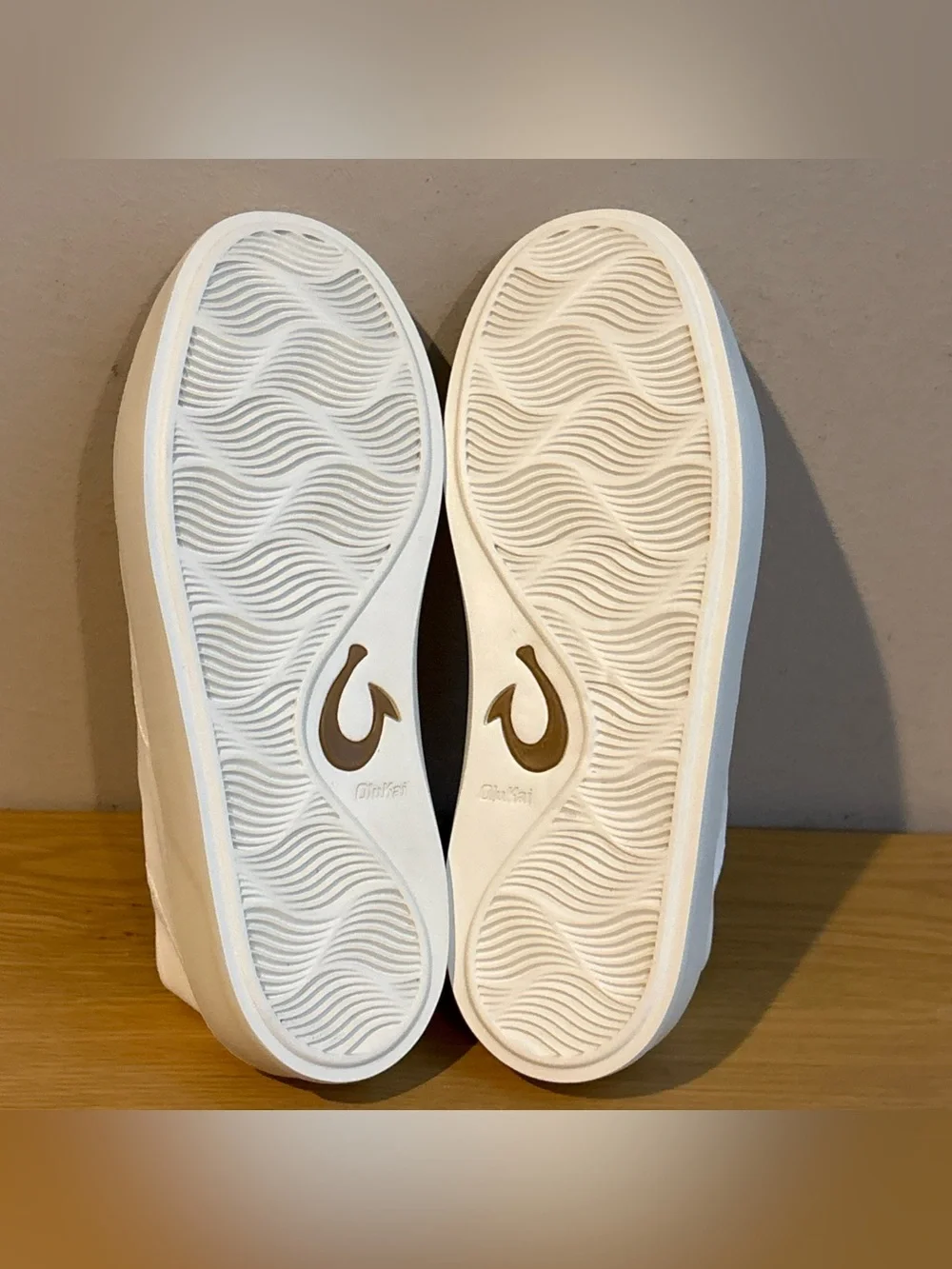 Olukai Tradewind Canvas Casual Sneakers Shoes Off White Men’s 9 NEW